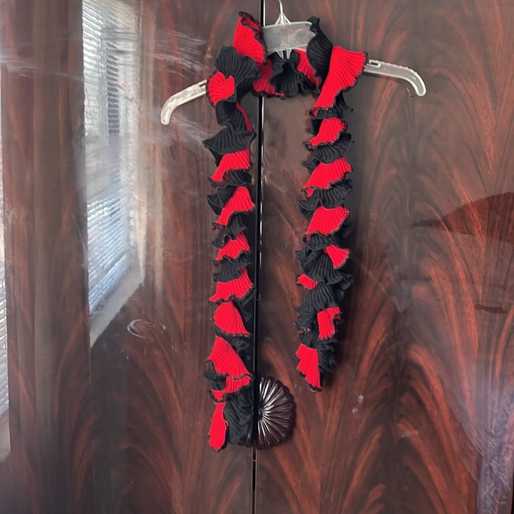 Knitted Ruffle Scarf - Picture 2 of 7